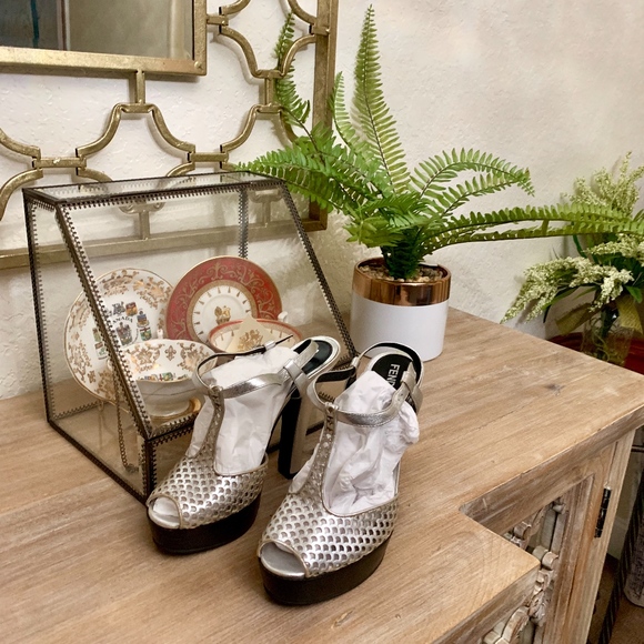 Authentic Fendi silver platform sandal size 36.5 - Picture 7 of 8